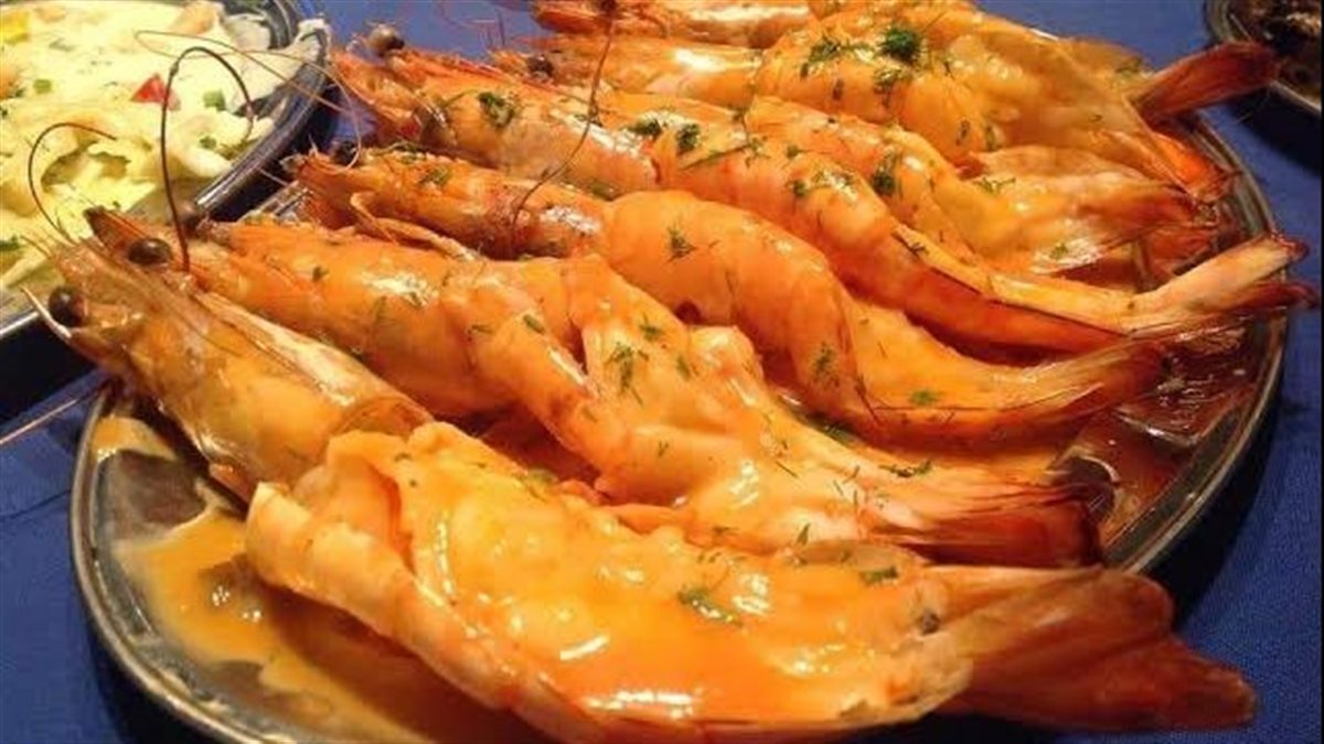 نكهة البحر في طبق فاخر.. طريقة تحضير جمبري باتر فلاي في المنزل