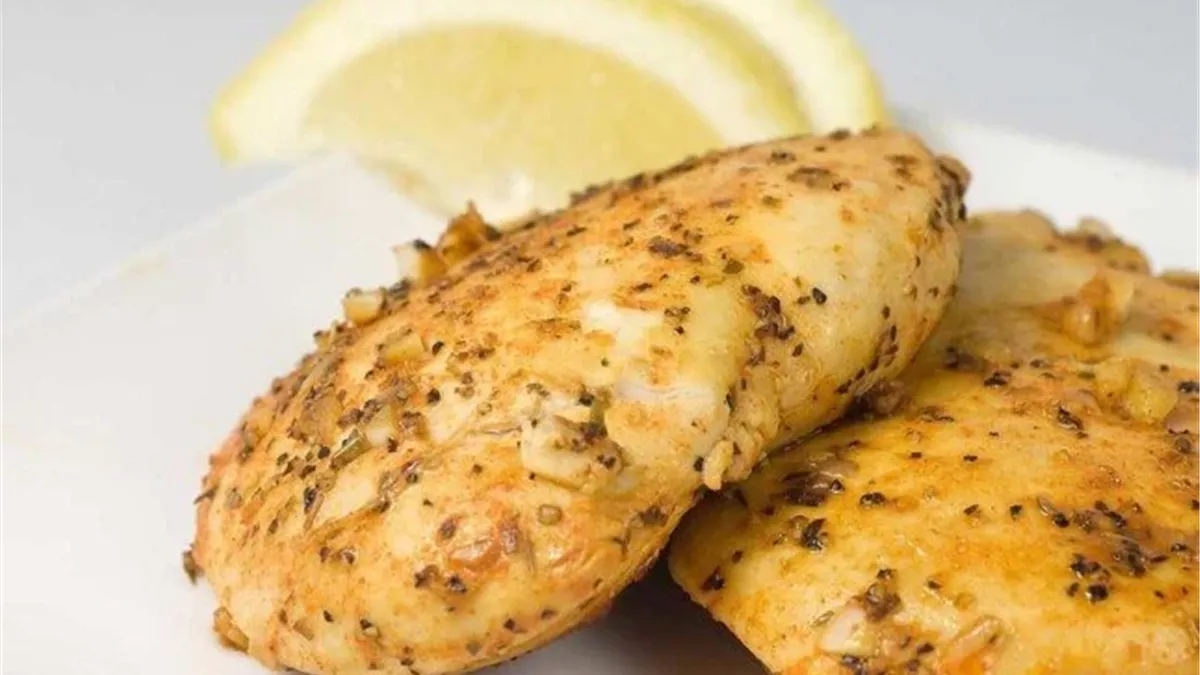 وصفة الدجاج بالليمون والأرز.. وجبة متكاملة في مقلاة واحدة لعشاء صحي وسريع
