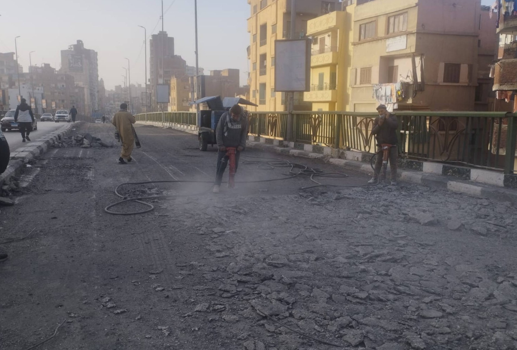 محافظ الشرقية يتابع انتظام سير أعمال الصيانة والإصلاح الجارية بكوبري الصاغة بمدينة الزقازيق