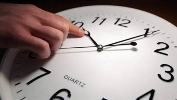 موعد تطبيق التوقيت الصيفي 2026 وحقيقة تغيير الساعة قبل رمضان