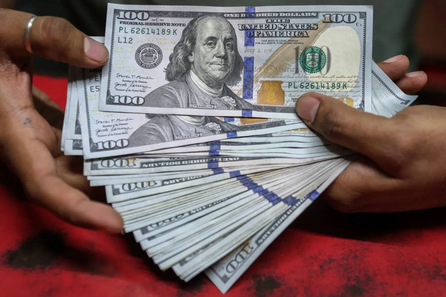 سعر الدولار اليوم الأربعاء 11 فبراير 2026 في البنوك المصرية.. تراجع طفيف وهدوء في الأسواق