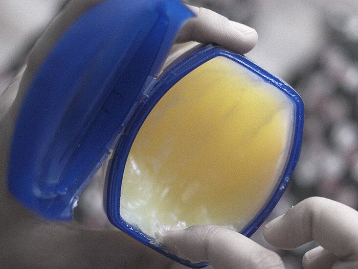 ضاع عمرنا واحنا منعرفش.. 7 استعمالات مختلفة للفازلين لا تخطر على بالك