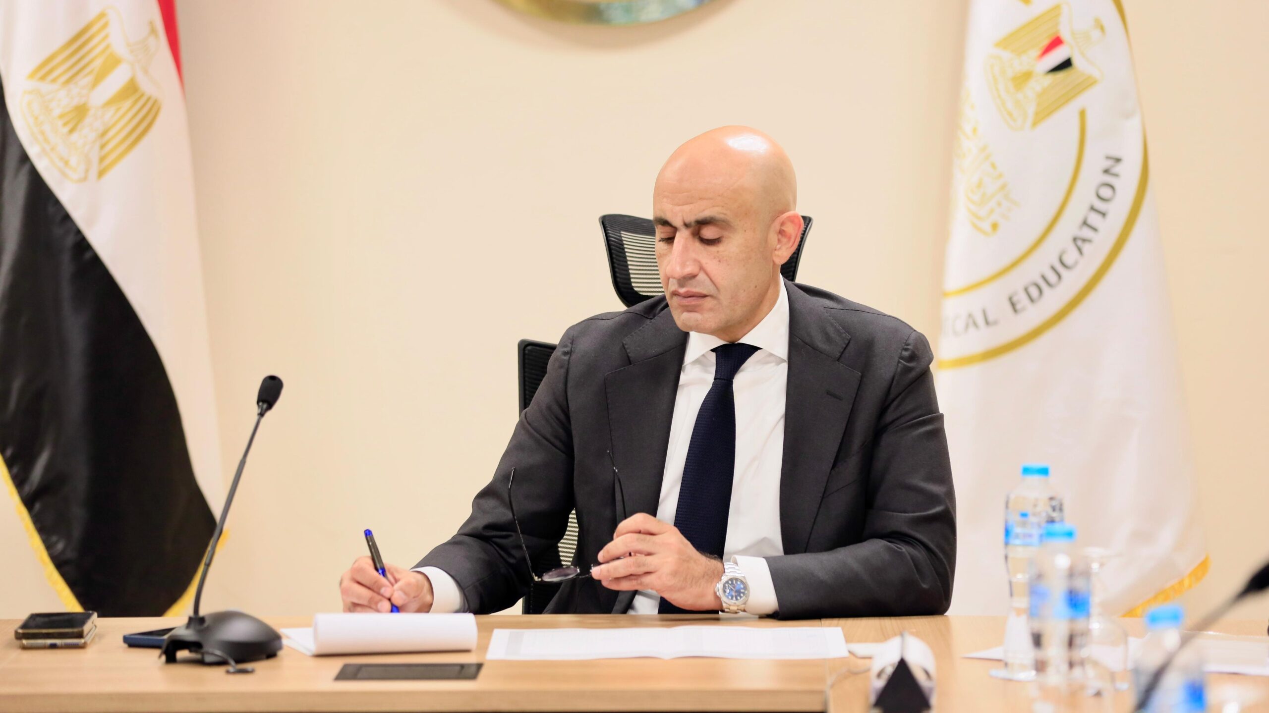 رسمياً.. 10 نماذج لكل مادة: وزارة التعليم تفتح «كنز الاستعداد» للثانوية العامة 2026