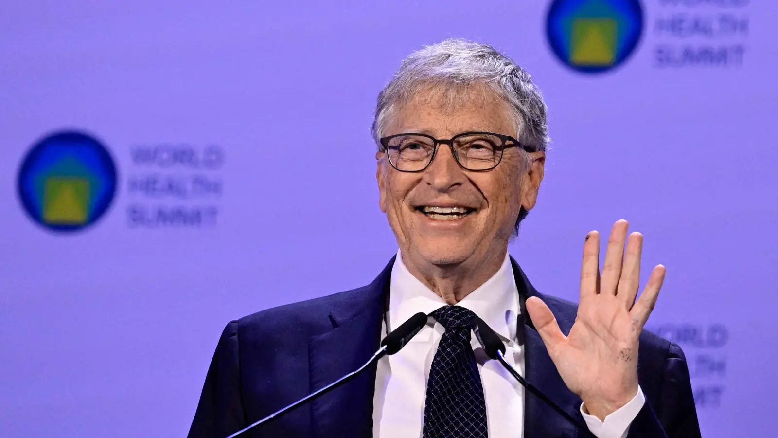 بيل غيتس يكشف عن 3 مهن فقط ستصمد في وجه الذكاء الاصطناعي.. هل وظيفتك من بينها؟