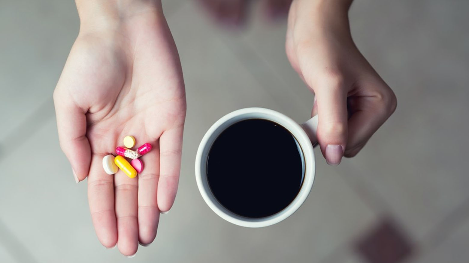 خطأ شائع يضر صحتك .. لا تشرب القهوة مع هذه الأدوية