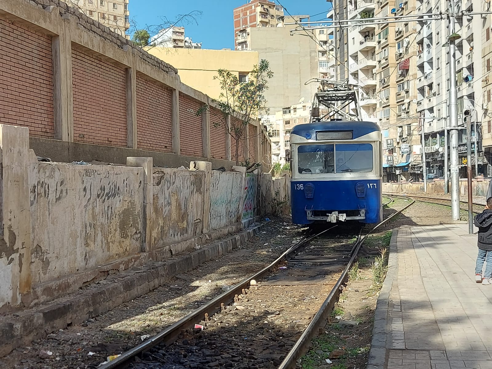 جدل بالإسكندرية حول ترام الرمل .. إعلام الوزراء يكشف الحقيقة