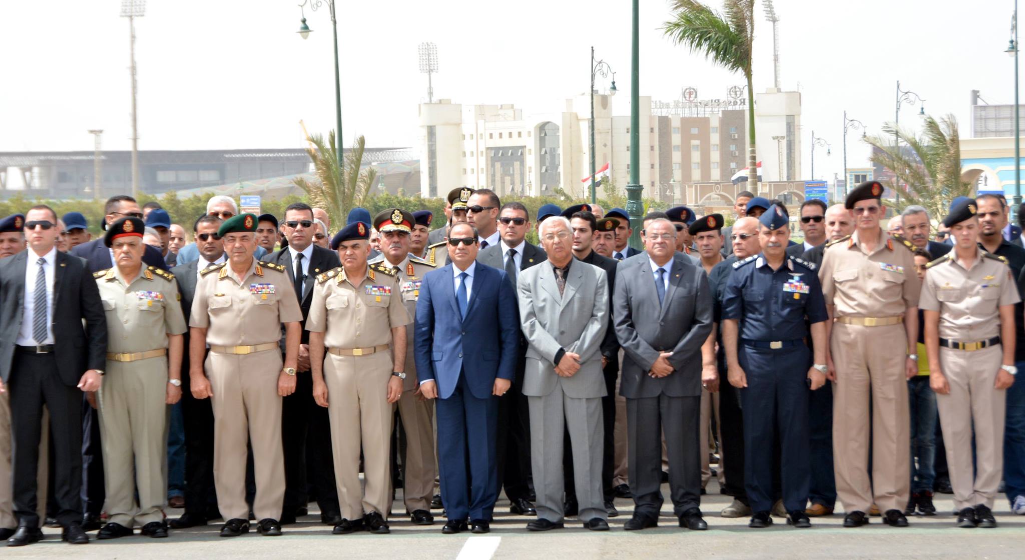 بقرار جمهوري.. ترقية قائدي القوات البحرية والجوية إلى رتبة «الفريق»