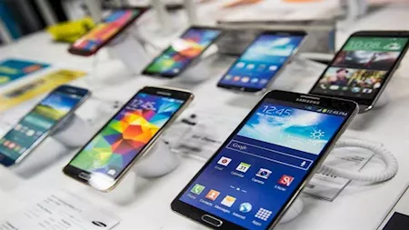 غرفة القاهرة التجارية تنفي وقف بيع الهواتف المحمولة وزيادة الأسعار في مصر