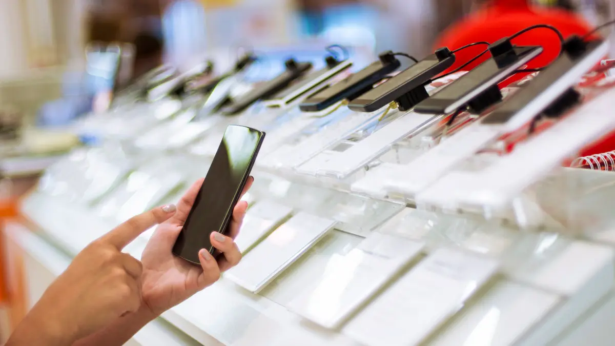 «الموبايلات في الانتظار».. لماذا توقف بيع الهواتف المحمولة في مصر؟