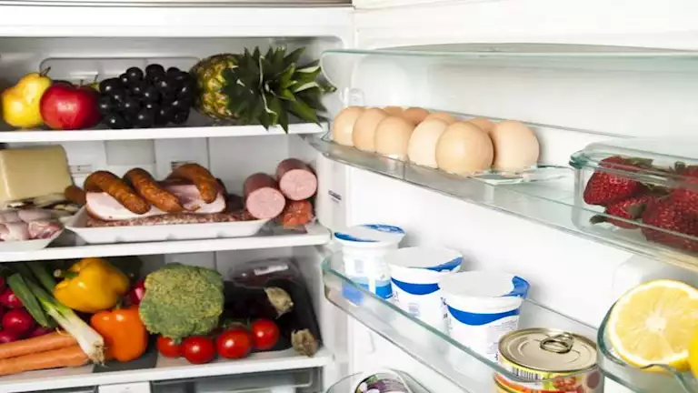 طبيب قلب يحذر.. 3 أطعمة في الثلاجة قد تضر صحة القلب