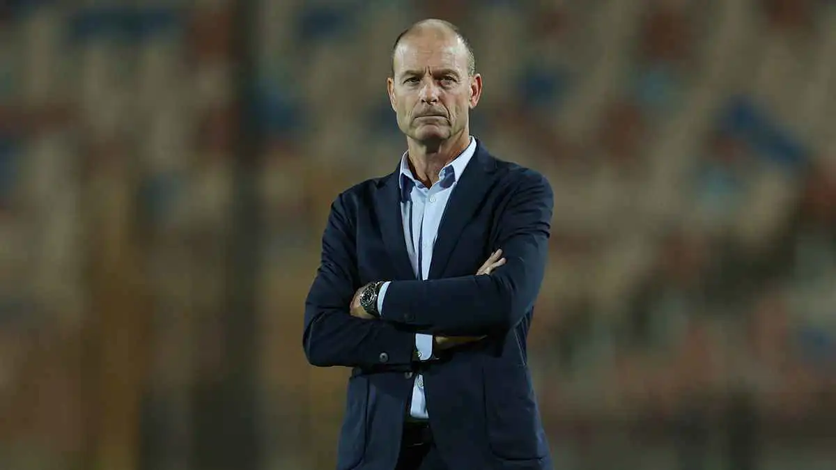 مستغرب من قرار الخطيب.. نجم الأهلي السابق يهاجم توروب: مدرب بلا هوية والنحاس أفضل منه