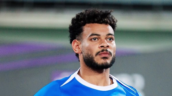 بيراميدز يفكر في ضم نبيل عماد دونجا