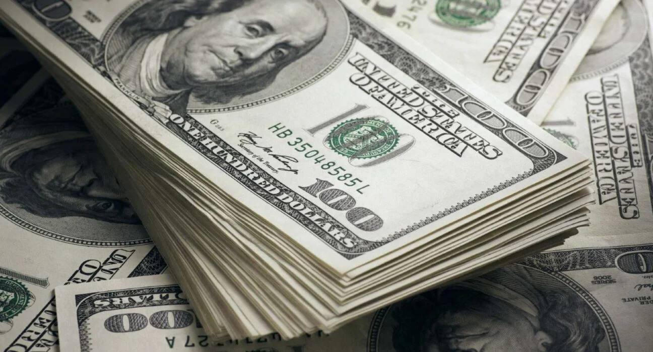 قفزة جديدة في سعر الدولار أمام الجنيه المصري اليوم بالبنوك بنسبة 2 بالمئة