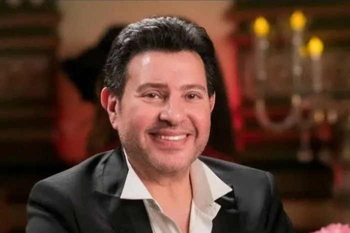 هاني شاكر يغادر المستشفى قريبًا بعد تحسن حالته الصحية