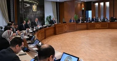 الحكومة تقرر مد مواعيد غلق المحلات والمطاعم للحادية عشرة مساءً بدءًا من الجمعة