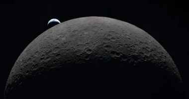 أرتميس 2 ترصد اصطدامات نيزكية على القمر وسط احتفالات ناسا