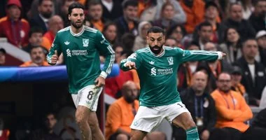 إصابة إيكيتيكي تفتح الطريق أمام محمد صلاح لانتزاع صدارة هدافي ليفربول بنهاية الموسم