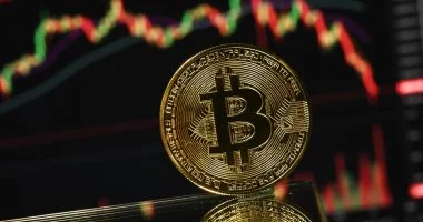 البيتكوين تتخطى 70 ألف دولار بعد اتفاق وقف إطلاق النار الأمريكي الإيراني