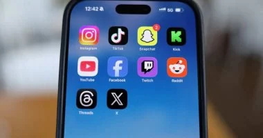 اليونان تحظر السوشيال ميديا للأطفال وتعتمد غرامات للقاصرين تحت 15 عامًا