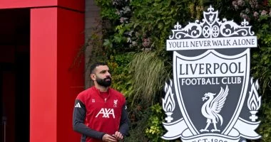 بسبب استبعاد محمد صلاح صحف العالم تهاجم سلوت بعد السقوط أمام باريس سان جيرمان