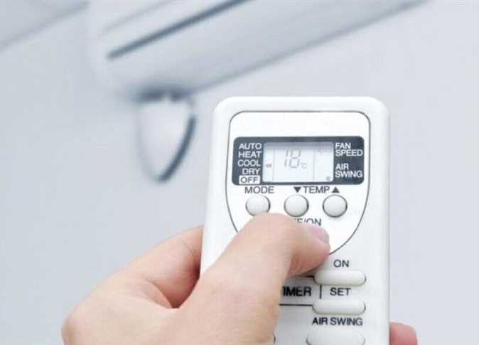 اوعى تقربله.. زر في ريموت التكييف يرفع فاتورة الكهرباء