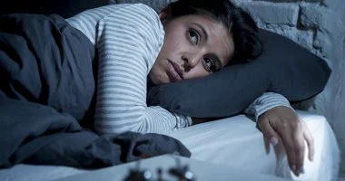 قلة النوم ترفع خطر الأمراض المزمنة.. طرق وقاية فعالة