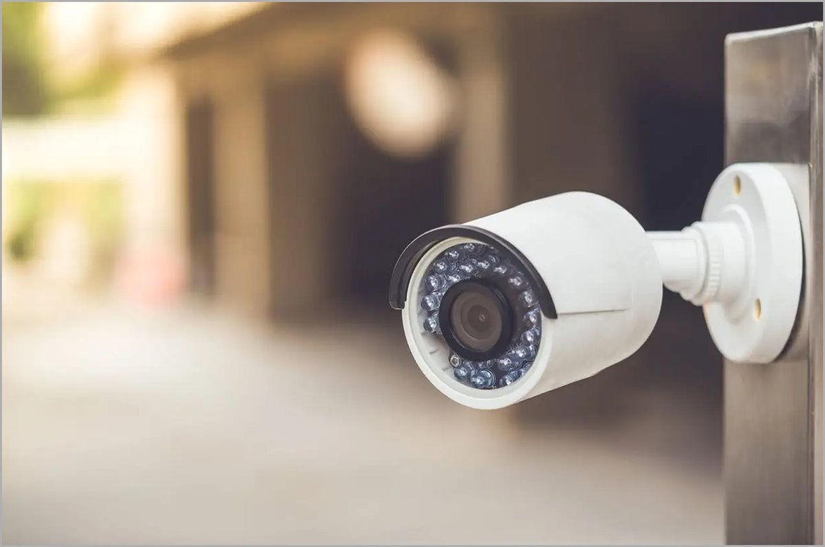 مهندس برمجيات يوجه تحذيرًا هامًا للعائلات بشأن كاميرات المراقبة.. ما القصة؟