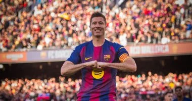 ليفاندوفسكي يرفض عرض برشلونة الأول لتجديد عقده وسط اهتمام ميلان وشيكاغو فاير الأمريكي