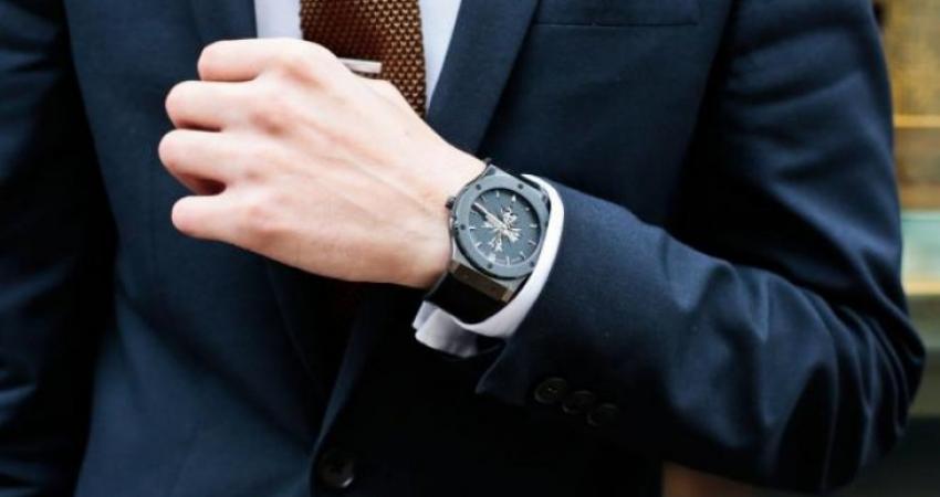 سؤال حير الملايين.. ما السر فى ارتداء الساعة فى اليد اليسرى؟ أخيراً عرفنا