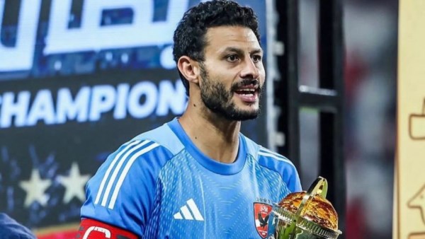 نجوم الأهلي يلتفون حول الشناوي بعد إيقافه 4 مباريات