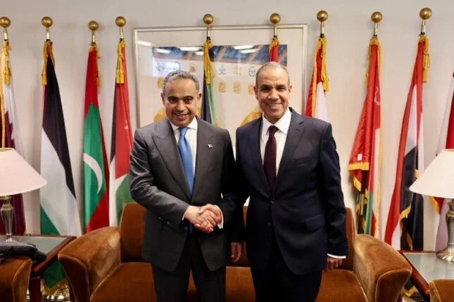 وزير الخارجية يبحث مع وزير المالية القطري في واشنطن سبل تعزيز التعاون الثنائي بين البلدين