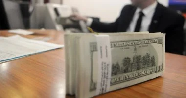 سعر الدولار اليوم الجمعة 1 مايو 2026 في البنوك المصرية.. استقرار عند 53.68 جنيه للبيع في البنك المركزي