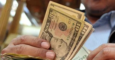 سعر الدولار اليوم السبت 2 مايو 2026 في البنوك المصرية.. استقرار العملة الخضراء عند 53.68 جنيه للبيع