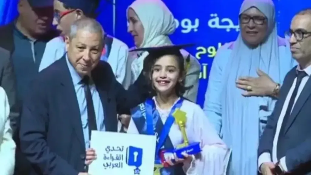 من بين الملايين.. خديجة بومليك تتوج بطلة لتحدي القراءة العربي في المغرب