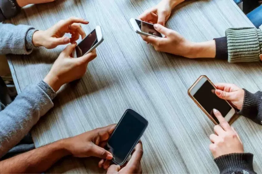 دليل حماية الهاتف الذكي… أماكن وأخطاء شائعة يجب الابتعاد عنها
