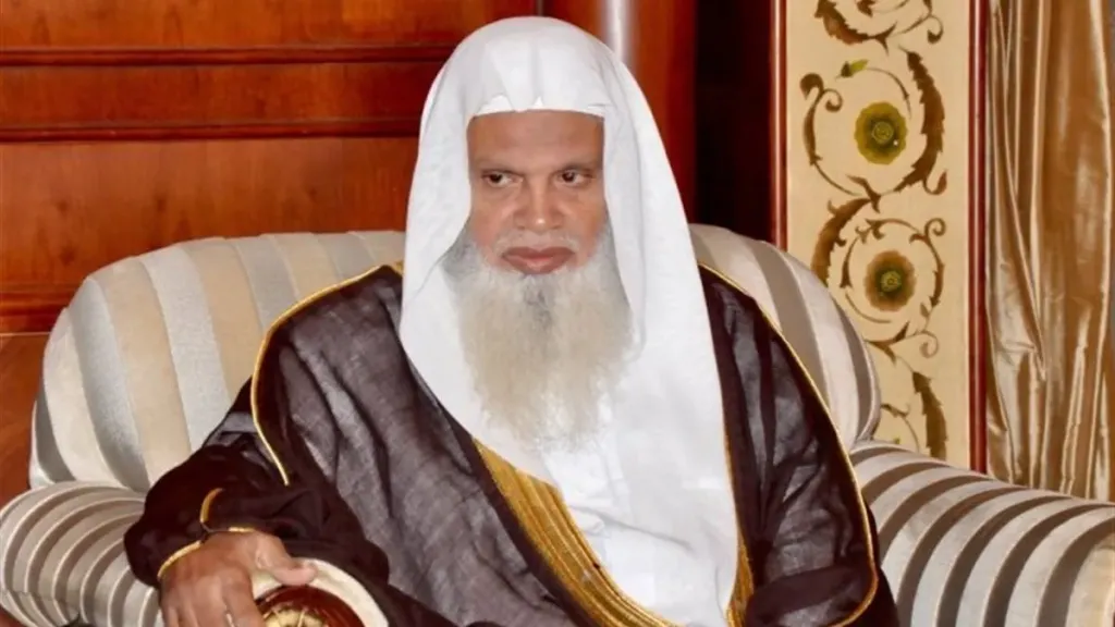 من هو الدكتور علي الحذيفي إمام وخطيب يوم عرفة للعام الهجري 1447؟