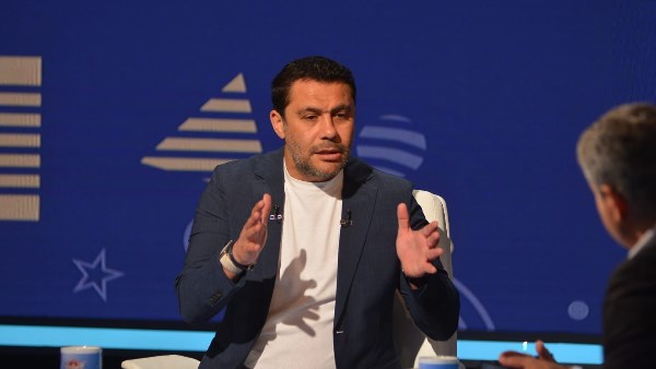 أحمد حسن يُشيد بجماهير الزمالك: «تيفو» عالمي.. ومعتمد جمال قدّم كل ما لديه