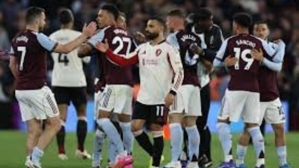 أستون فيلا يتقدم بثنائية على فرايبورج في نهائي الدوري الأوروبي
