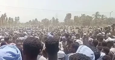 أهالى مدينة إسنا يودعون 4 رجال أعضاء لجنة مصالحات من قرية باويل