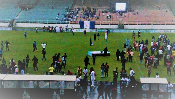 إحتفال وهمي.. واقعة طريفة في تتويج ريفيرز يونايتد النيجيري بلقب الدوري|صور