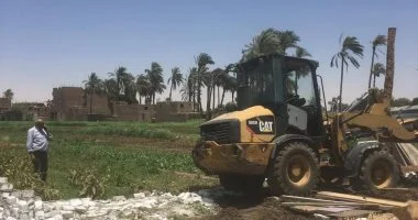 إزالة فورية لمخالفات البناء والتعديات على الأراضي الزراعية بمركزي سوهاج وساقلتة