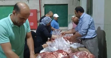 استمرار توزيع لحوم الأضاحي على الأسر الأولى بالرعاية بالإسماعيلية