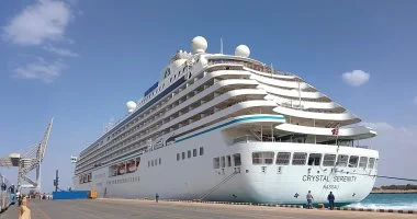 «اقتصادية قناة السويس» تستقبل السفينة السياحية CRYSTAL SERENITY بميناء السخنة بحمولة 1100 فرد