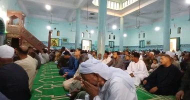 الآلاف يؤدون صلاة عيد الأضحى فى 53 ساحة و2300 مسجد بأسوان