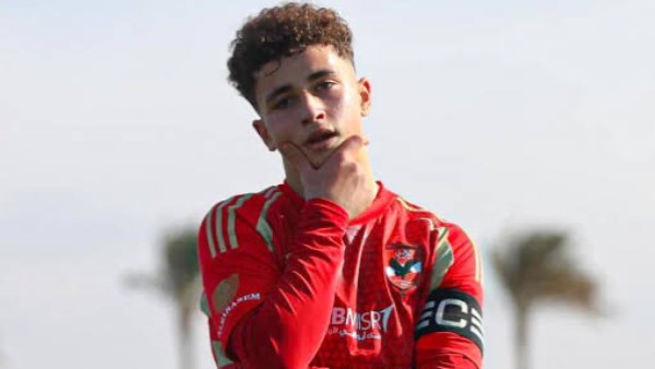 الأهلي يجدد عقد بلال عطية قبل السفر إلى راسينج الإسباني