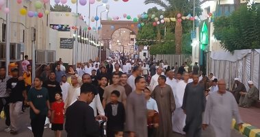 الله أكبر ولله الحمد.. الآلاف يتوافدون على مسجد القنائي لأداء صلاة العيد