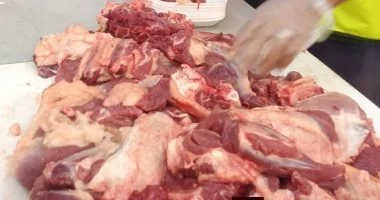 الوادى الجديد: توزيع لحوم 54 أضحية للأسر المستحقة بالمراكز خلال عيد الأضحي