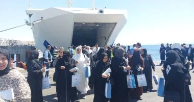 انطلاق 32 حافلة سياحية تقل 1424 حاج ضمن حلات الحج السياحي البري من ميناء نوبيع البحري