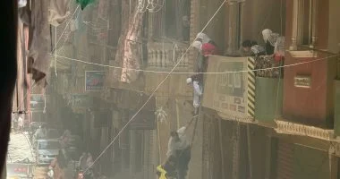 بسلم خشبى وحبال.. إنقاذ أطفال بحضانة من حريق بمدخل عقار بشبرا الخيمة