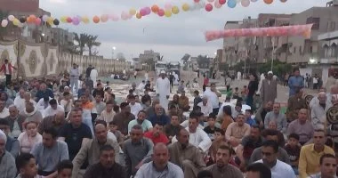 بلالين العيد تزين الساحات.. أهالى دمياط يتوافدون على ساحات صلاة العيد
